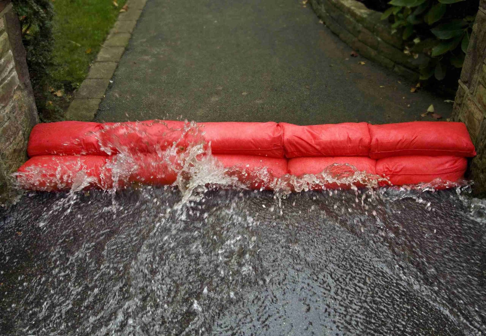 Flood barricade